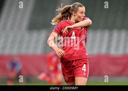 Viborg, Danemark. 09th Apr, 2024. Emma Faerge (4), danoise, photographiée lors d'un match de football entre les équipes nationales féminines du Danemark et de Belgique, a appelé les Red Flames lors de la deuxième journée du Groupe A2 dans la phase de la ligue des qualifications européennes féminines de l'UEFA 2023-24, le mardi 9 avril 2024 à Viborg, Danemark . Crédit : Sportpix/Alamy Live News Banque D'Images