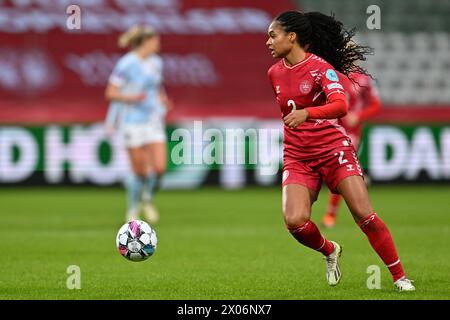 Viborg, Danemark. 09th Apr, 2024. Isabella Obaze (2), danoise, photographiée lors d'un match de football entre les équipes nationales féminines du Danemark et de Belgique, a appelé les Red Flames lors de la deuxième journée du Groupe A2 dans la phase de la ligue des qualifications européennes féminines de l'UEFA 2023-24, le mardi 9 avril 2024 à Viborg, Danemark . Crédit : Sportpix/Alamy Live News Banque D'Images