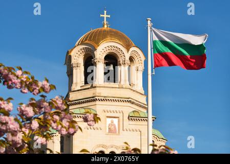 Prog Cathédrale Alexandre Nevski et drapeau national bulgare à Sofia Bulgarie, Europe de l'est, Balkans, UE Banque D'Images