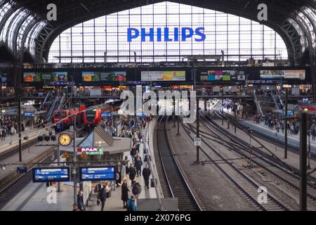 Vue intérieure de la gare centrale de Hambourg Banque D'Images