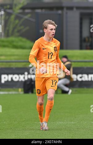 SIL Blokhuis (17) des pays-Bas photographié lors d'un match amical de football entre les équipes nationales des moins de 16 ans futures du Danemark et des pays-Bas le mardi 9 avril 2024 à Tubize , Belgique . PHOTO SPORTPIX | Dirk Vuylsteke Banque D'Images