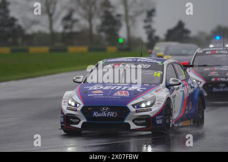 Dalton on Tees, 10 avril 2024. Ronan Pearson au volant d'une Hyundai i30N pour Bristol Street Motors lors d'une journée d'essai BTCC au circuit Croft. Crédit : Colin Edwards/Alamy Live News. Banque D'Images