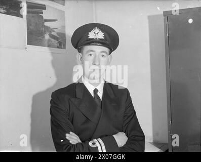 LT L E P JONES, RN , LE PREMIER LIEUTENANT DU HMS ACHATES QUI A ÉTÉ COULÉ LORS DE LA RÉCENTE ACTION DU CONVOI RUSSE AU LARGE DU CAP NORD. 20 JANVIER 1943, GREENOCK. - , Banque D'Images