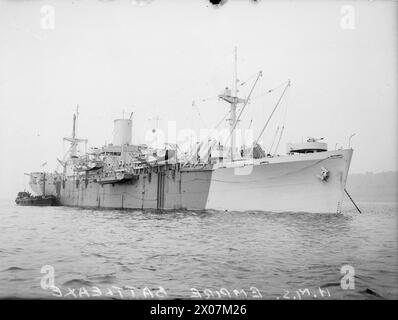 Le HMS Empire Battleaxe, un grand navire de débarquement d'infanterie, à Greenock le 1er août 1944. Banque D'Images