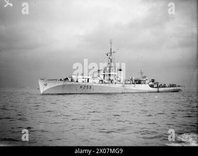 HMS HELMSDALE, FRÉGATE DE CLASSE RIVER, COMMANDÉ PAR LE LIEUTENANT CDR L J SIMPSON, RNR. 14 OCTOBRE 1943, GREENOCK. - La frégate British River Class HELMSDALE Royal Navy, HELMSDALE (HMS) Banque D'Images