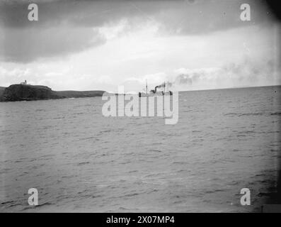 En juillet 1943, le HMT Stella Pegasi escorte le navire Pole Star dans le cadre d'opérations de livraison de magasins et de fournitures aux équipages des phares le long de la côte. Banque D'Images