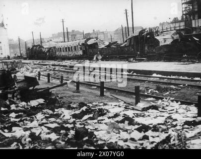 Noir et blanc - L'ancienne gare principale de Varsovie détruite par des bombes et des obus Banque D'Images