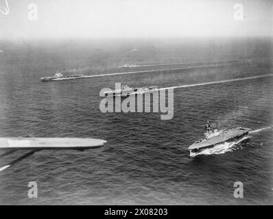 OPÉRATION PIÉDESTAL, AOÛT 1942 - mouvements préliminaires 3-10 août 1942 : vue aérienne de certains des navires escortant le convoi. La caméra la plus proche est HMS EAGLE, puis HMS INDOMITABLE et HMS VICTORIOUS et en arrière-plan sont HMS FURIOUS et HMS ARGUS Royal Navy Banque D'Images