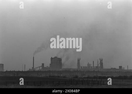Courant 14 - 3 - 1973 : la ville qui attend le pétrolier le site industriel britannique Teesside espère la Norvège. Elle espère qu'elle sortira victorieuse de la guerre pour devenir le site de débarquement du pétrole de la mer du Nord. Teesside a beaucoup d'industrie d'avant - mais il y a aussi un taux de chômage élevé dans ce district de l'Angleterre. Certains espèrent que Teesside deviendra un géant industriel. Beaucoup d'autres attendent avec une grande horreur un tel développement. Photo : ODD Ween / Aktuell / NTB ***PHOTO NON TRAITÉE*** Banque D'Images