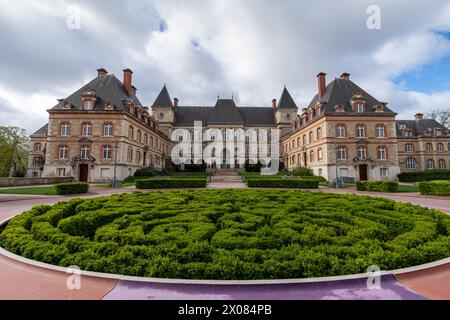 Vue sur la maison internationale, un bâtiment de la Cité internationale universitaire de Paris, un parc privé et un complexe de résidences universitaires Banque D'Images