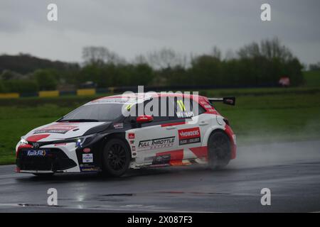 Dalton on Tees, 10 avril 2024. Andrew Watson au volant d’une Toyota Corolla GR Sport pour Toyota Gazoo Racing UK lors d’une journée d’essais BTCC au circuit Croft. Crédit : Colin Edwards/Alamy Live News. Banque D'Images