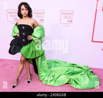 BEVERLY HILLS, LOS ANGELES, CALIFORNIE, États-Unis - 09 AVRIL : Liza Koshy portant des talons Mach et Mach arrive aux Fashion Trust U.S. Awards 2024 qui se tiennent dans une résidence privée le 9 avril 2024 à Beverly Hills, Los Angeles, Californie, États-Unis. (Photo de Xavier Collin/image Press Agency) Banque D'Images