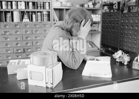 Effectif 13 - 5 - 1973 : prisonnier - mais gratuit sept prisonniers purgent - sous la supervision d'un gardien - la dernière partie de leur peine en dehors des murs. Ils vivent ensemble dans une maison à Oslo, et ils ont leur travail quotidien. Le régime d'exemption est une nouvelle expérience. Photo : Sverre A. Børretzen / Aktuell / NTB ***PHOTO NON TRAITÉE*** Banque D'Images