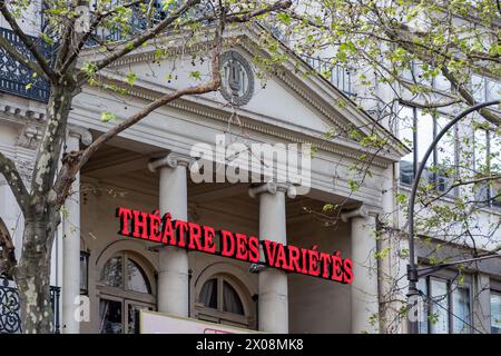 Façade et enseigne du Théâtre des variétés, salle de spectacle et théâtre situé Boulevard Montmartre, dans le 2ème arrondissement de Paris Banque D'Images