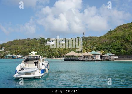 Le légendaire Basil's Bar à Britannia Bay, Mustique Island, St Vincent et les Grenadines, Caraïbes Banque D'Images