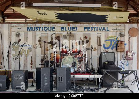 Le Mustique Blues Festival annuel a lieu au légendaire Basil's Bar à Britannia Bay, Mustique Island, St Vincent et les Grenadines, Caraïbes Banque D'Images