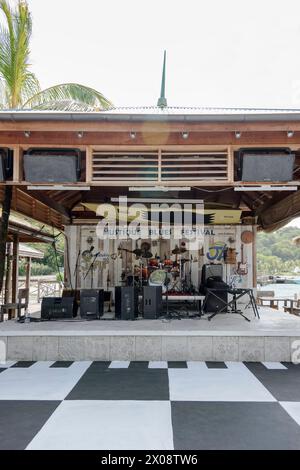 Le Mustique Blues Festival annuel a lieu au légendaire Basil's Bar à Britannia Bay, Mustique Island, St Vincent et les Grenadines, Caraïbes Banque D'Images