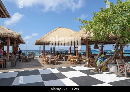 Le légendaire Basil's Bar à Britannia Bay, Lovell Village, Mustique Island, St Vincent et les Grenadines, Caraïbes Banque D'Images