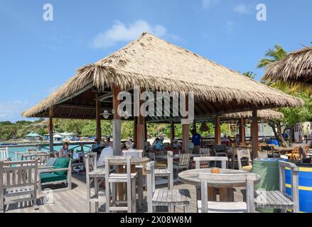 Le légendaire Basil's Bar à Britannia Bay, Lovell Village, Mustique Island, St Vincent et les Grenadines, Caraïbes Banque D'Images