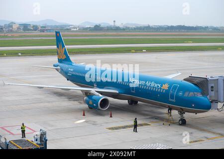 HANOI, VIETNAM - 12 JANVIER 2016 : Airbus A321 Vietnam Airlines à l'aéroport de Noi Bai Banque D'Images