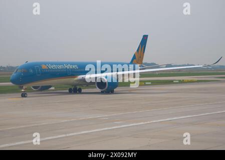 HANOI, VIETNAM - 12 JANVIER 2016 : Airbus Vietnam Airlines à l'aéroport de Noi Bai Banque D'Images