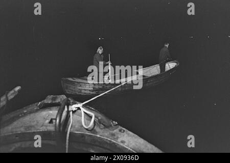 Aktuell 34-1-1973 : Storfiske på Oslo havnBrislingen skyr ikke kloakkutslipene fra storbyen. Tusenvis av skjepper som er fanget like utenfor det indre havneområdet av Oslo blir til delikate 'sardiner' som spises Med stor appetitt. Foto : ODD Ween / Aktuell / NTB ***FOTO IKKE BILDEBEHANDLET*** ce texte a été traduit automatiquement! Banque D'Images