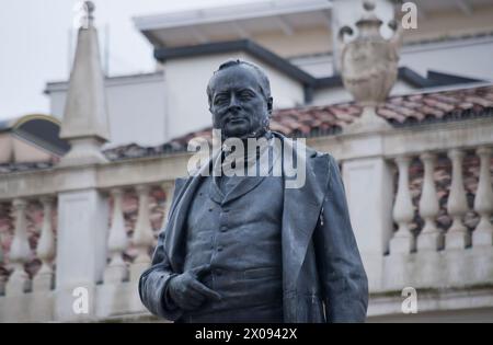 PADOUE, ITALIE- 2 MARS 2024 : Camillo Benso Cavour Statue sur la place Cavour, était un homme politique, économiste et une figure de PROUE dans le mouvement vers elle Banque D'Images