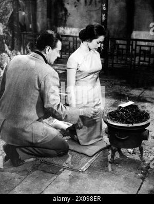 William Holden, Nancy Kwan, sur le plateau du film, 'le monde de Suzie Wong', Paramount Pictures, 1960 Banque D'Images