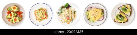 Collage de savoureux sandwichs aux œufs brouillés sur fond blanc, vue de dessus Banque D'Images