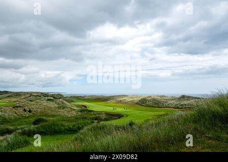 Un parcours de golf vallonné face à la mer en Ecosse Banque D'Images