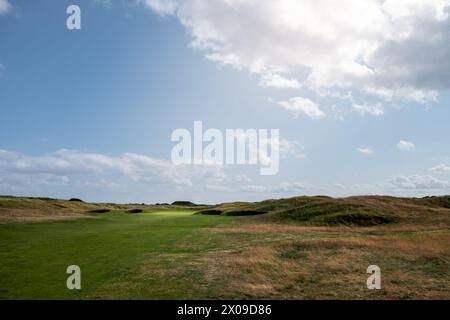 Un parcours de golf vallonné face à la mer en Ecosse Banque D'Images