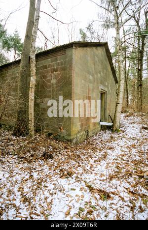 Les restes de Fort Dearborn, un bunker de la seconde Guerre mondiale, sur le terrain du parc d'État d'Odiorne point à Rye, New Hampshire. Banque D'Images