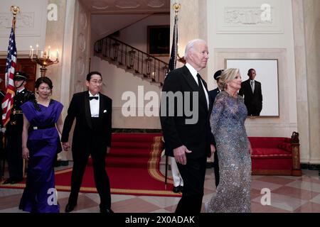 Washington, États-Unis. 10 avril 2024. Le président Joe Biden et la première dame Jill Biden accueillent le premier ministre Kishida Fumio et les MRS Kishida Yuko du Japon à leur arrivée pour un dîner d’État à la Maison Blanche à Washington DC le mercredi 10 avril 2024. Photo de Yuri Gripas/UPI crédit : UPI/Alamy Live News Banque D'Images
