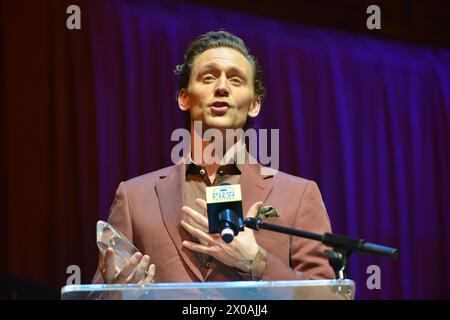 Miami, Floride, États-Unis. 09th Apr, 2024. L'acteur Tom Hiddleston participe au 41e Festival du film de Miami pour recevoir le Variety Virtuoso Award au Adrienne Arsht Center for the Performing Arts - Knight concert Hall le 9 avril 2024 à Miami, Floride. Crédit : Mpi10/Media Punch/Alamy Live News Banque D'Images