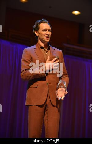 Miami, Floride, États-Unis. 09th Apr, 2024. L'acteur Tom Hiddleston participe au 41e Festival du film de Miami pour recevoir le Variety Virtuoso Award au Adrienne Arsht Center for the Performing Arts - Knight concert Hall le 9 avril 2024 à Miami, Floride. Crédit : Mpi10/Media Punch/Alamy Live News Banque D'Images