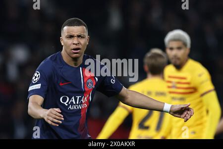 Paris, France. 10 avril 2024. Kylian Mbappe du Paris Saint-Germain réagit lors du match de quart de finale de la 1ère manche de l'UEFA Champions League entre le Paris Saint-Germain (PSG) et le FC Barcelone à Paris, France, le 10 avril 2024. Crédit : Gao Jing/Xinhua/Alamy Live News Banque D'Images