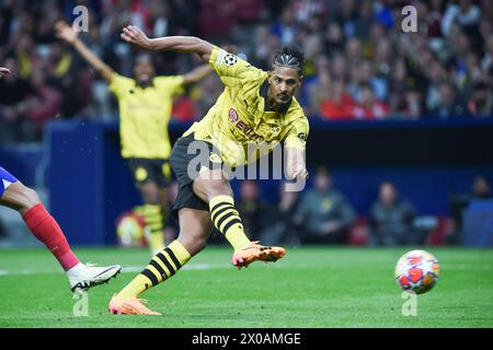 Madrid, Espagne. 10 avril 2024. Sebastien Haller du Borussia Dortmund marque un but lors du match de football en quart de finale de la 1ère manche de l'UEFA Champions League entre l'Atlético de Madrid et le Borussia Dortmund, à Madrid, en Espagne, le 10 avril 2024. Crédit : Gustavo Valiente/Xinhua/Alamy Live News Banque D'Images