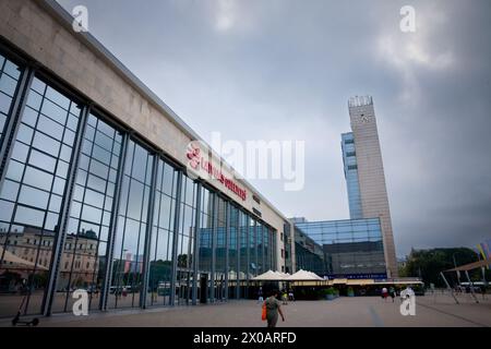 Photo de la façade principale de la gare de Riga appartenant à LDZ. La gare centrale de Riga est la gare ferroviaire principale de Riga, en Lettonie. Il est connu sous le nom de A. Banque D'Images