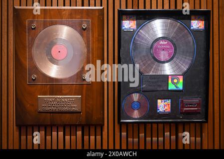 Une collection d'objets appartenant à Tony Bennett exposée lors de la vente aux enchères de Julien 'Tony Bennett : a Life Well-Lived' au Ertegun Jazz Hall of Fame in Jazz Banque D'Images