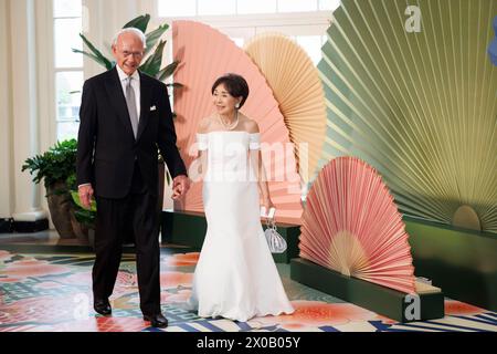 Washington, États-Unis. 10 avril 2024. La représentante Doris Matsui, et Roger Sant, co-fondateur et président émérite de la société AES, arrivent pour assister à un dîner d’État en l’honneur du premier ministre japonais Kishida Fumio organisé par le président américain Joe Biden et la première dame Jill Biden à la Maison Blanche à Washington le 10 avril 2024. Photo de Ting Shen/UPI crédit : UPI/Alamy Live News Banque D'Images