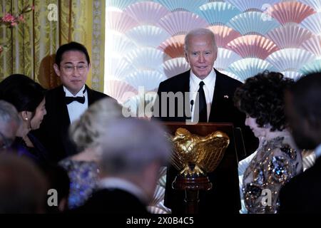 Washington, Vereinigte Staaten. 10 avril 2024. Le président des États-Unis Joe Biden accueille le premier ministre Kishida Fumio et les MRS Kishida Yuko du Japon pour un dîner d’État dans la salle est de la Maison Blanche à Washington, DC, le 10 avril 2024. Crédit : Yuri Gripas/Pool via CNP/dpa/Alamy Live News Banque D'Images