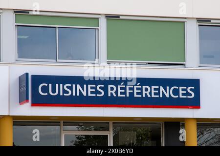 Bordeaux , France - 04 08 2024 : marques de logos de références cuisines et écriteau avant de boutique pour magasin vendeur Home and Kitchen Banque D'Images