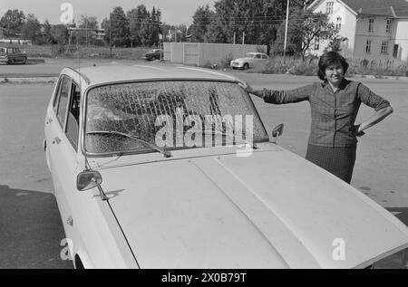 Aktuell 36-2-1973 : de holder kokenDet er 57 år siden Einar Gerhardsen pour første gang deltok i en valgkamp. Nå er han 75 år, men slåss fortsatt i fremste linje. Også i andre partier de gamle Med. Kjell Bondevik, 72 år, og Bent Røiseland, 71 år, spiller viktige roller i kampen. Aktuell har fulgt hver av dem én dag. Foto : Aage Storløkken / Aktuell / NTB ***FOTO IKKE BILDEBEHANDLET*** ce texte a été traduit automatiquement! Banque D'Images