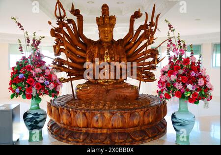 Guishan Guanyin de Thousand Hands ou Guan Yin bodhisattva déesse chinoise divinité pour les thaïlandais voyageurs voyage visite respect prier bénédiction souhait a Banque D'Images