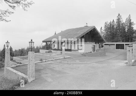 Aktuell 27-5-1973 : Turist-Oslo : rømmegrøt og bunadHva får turistene se når de kommer til landets hovedstad? Aktuells médarbeider Berit Eriksen har fulgt noen av de tradisjonelle oppleggene – 'forkledd' som turist. Foto : ODD Ween / Aktuell / NTB ***FOTO IKKE BILDEBEHANDLET*** ce texte a été traduit automatiquement! Banque D'Images
