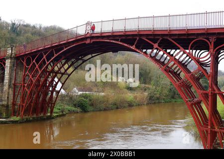 Ironbridge, construit par Abraham Darby III communément connu comme le berceau de la révolution industrielle. Banque D'Images