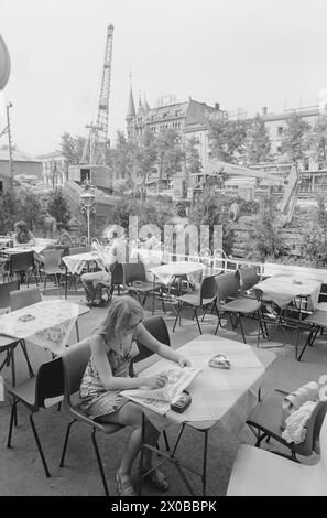 Aktuell 27-5-1973 : Turist-Oslo : rømmegrøt og bunadHva får turistene se når de kommer til landets hovedstad? Aktuells médarbeider Berit Eriksen har fulgt noen av de tradisjonelle oppleggene – 'forkledd' som turist. Foto : ODD Ween / Aktuell / NTB ***FOTO IKKE BILDEBEHANDLET*** ce texte a été traduit automatiquement! Banque D'Images