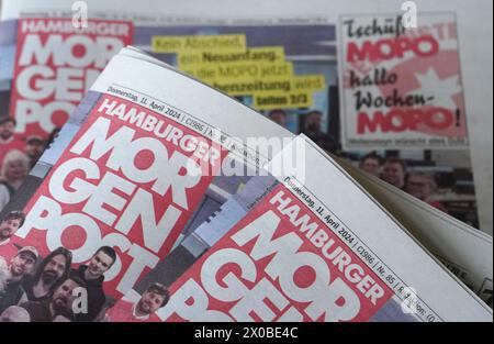 Hambourg, Allemagne. 11 avril 2024. Trois exemplaires de la dernière édition imprimée du 'Hamburger Morgenpost' (MOPO) reposent sur une table. À partir du 12 avril 2024, le 'Hamburger Morgenpost' ne sera publié que sous forme d'hebdomadaire et toujours le vendredi. Crédit : Marcus Brandt/dpa/Alamy Live News Banque D'Images