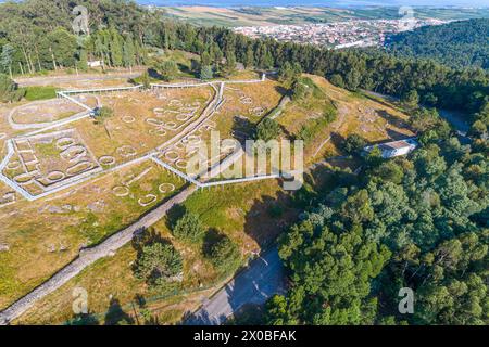 Vue aérienne par drone du site archéologique de la Citanie de Santa Luzia, ruines d'un fort à Viana do Castelo. Banque D'Images