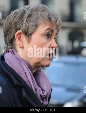 Yvette Cooper, députée, ministre fantôme de l'intérieur, Parti travailliste, s'adressant à la presse, Londres, Royaume-Uni Banque D'Images